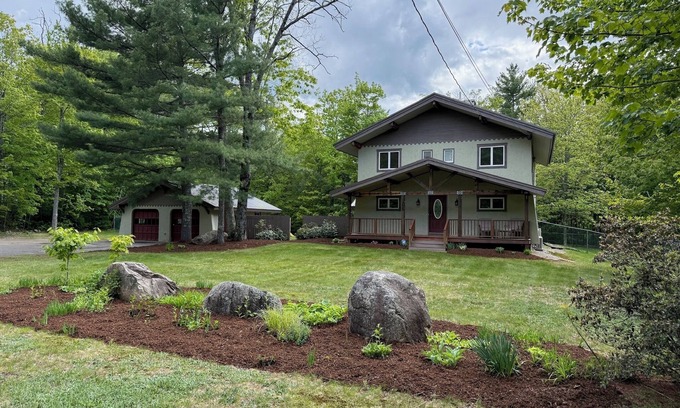 Birch Hill Ski Chalet | Beautiful Chalet Style Home with Seasonal Mountains Views in North Conway, NH