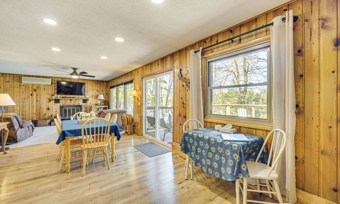 Chetek Cottage | Beautiful Chetek Home w/Prairie Lake Access!