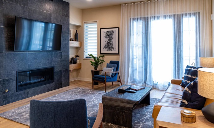 Tamarack Resort Condo | Beautiful Condo| Great Plaza view PET FRIENDLY