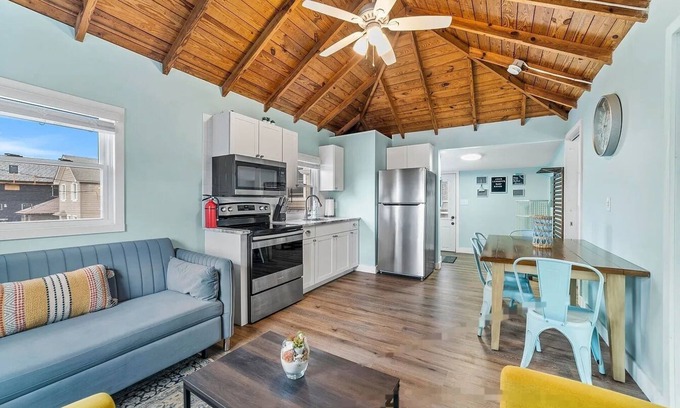 Manasquan Condo | Beautiful condo steps away from the beach in Manasquan