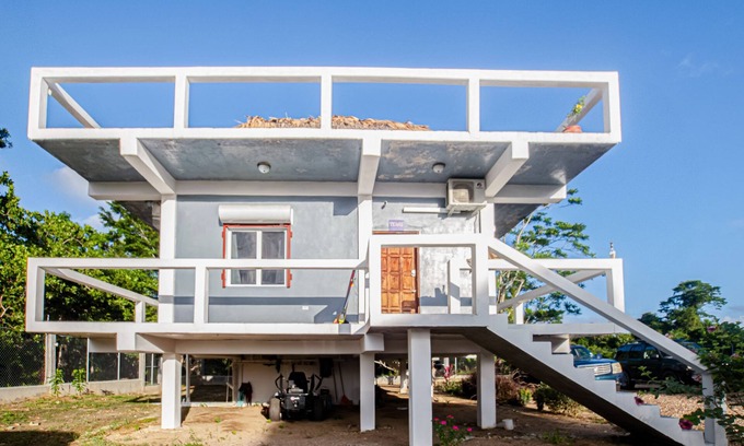 Dangriga Condo | Beautiful Condo with jungle views, splash pool partial AC & wifi