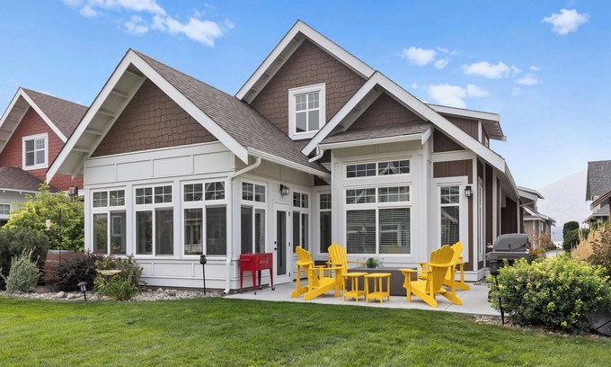 Okanagan-Similkameen Cottage | BEAUTIFUL COTTAGE JUST STEPS FROM THE BEACH nThe cottages on Osoyoos Lake