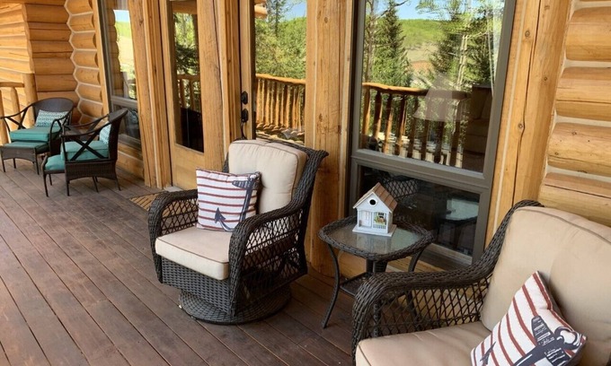 Cripple Creek House | Beautiful Custom Log Home in the Mountains- Great for Large Families