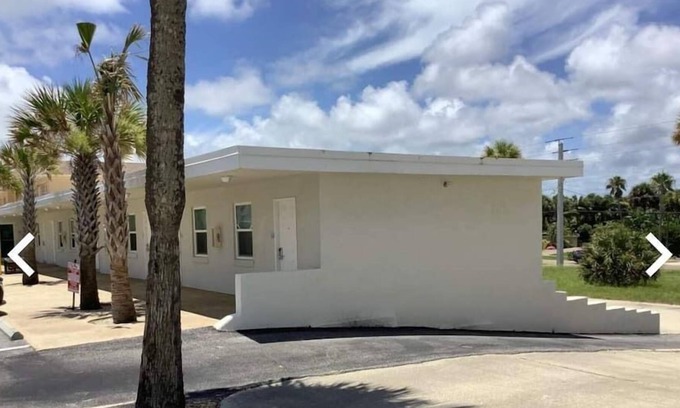Ocean View Halifax Estates Condo | Beautiful Daytona Beach King Suite!