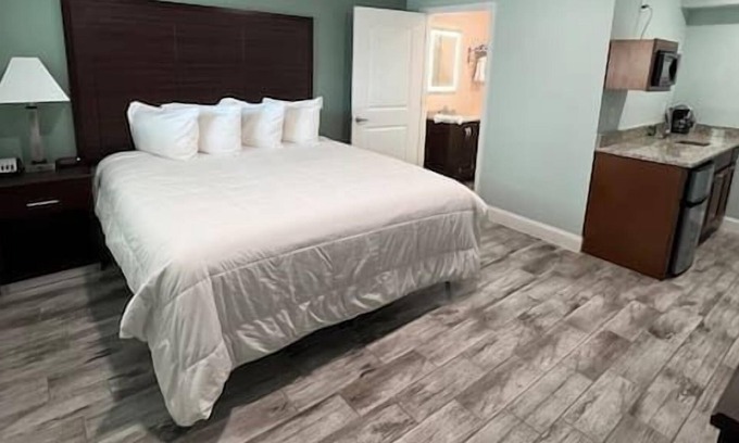 Ocean View Halifax Estates Apartment | Beautiful Daytona Beach King Suite!