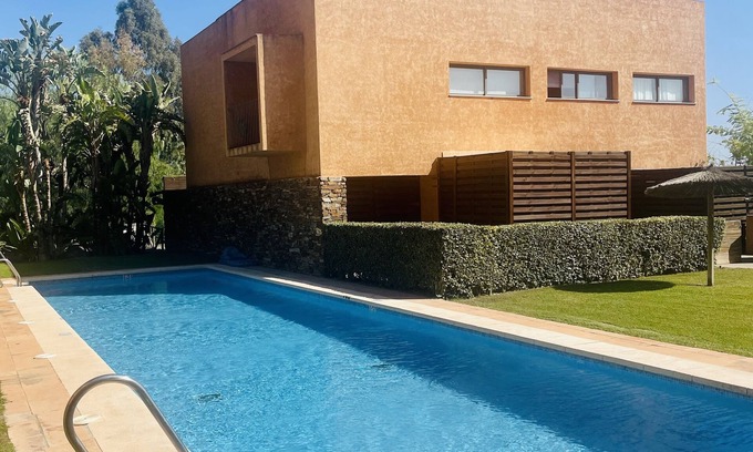 Vera House | Beautiful design house on a golf course perfect for families