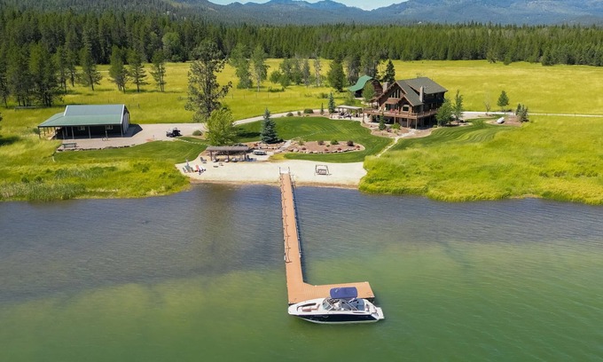 Sagle House | Beautiful, Dog-Friendly Home with WiFi, Private Dock, Beach & Protected Bay