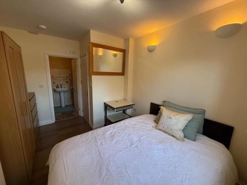 Hatfield House | Beautiful Double Room with En-suite