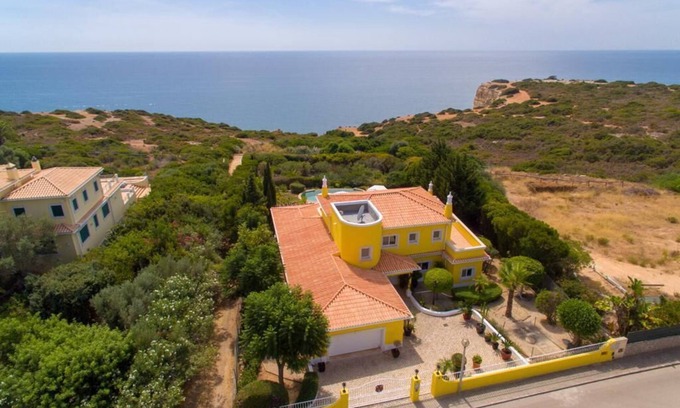 Mato Serrao Villa | Beautiful exclusive villa with heatable pool and jacuzzi directly at the sea.