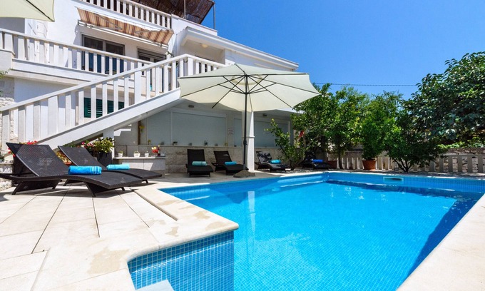 Gustirna House | Beautiful family frendly holiday home with private swiming pool