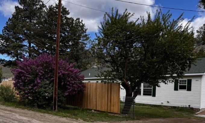 Helena House | Beautiful, family friendly Lake House, 1 block from Hauser Lake