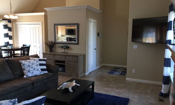 Four Sisters House | Beautiful Family Home, Wifi, 5 Minute Walk To The Beach.