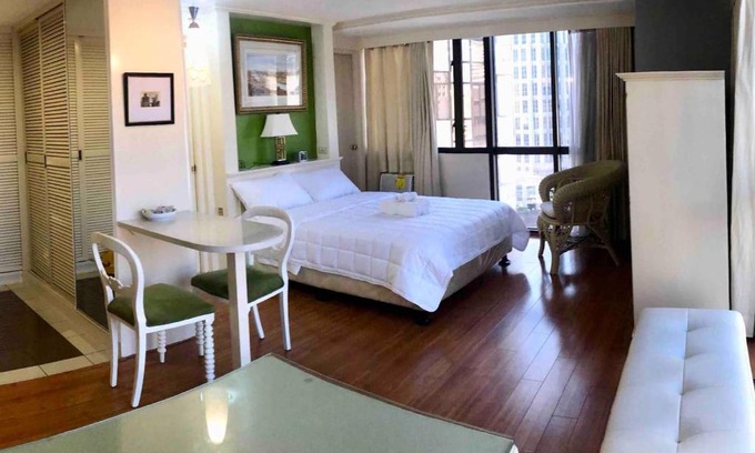 San Lorenzo Apartment | Beautiful Flat in Greenbelt (WiFi & Netflix)