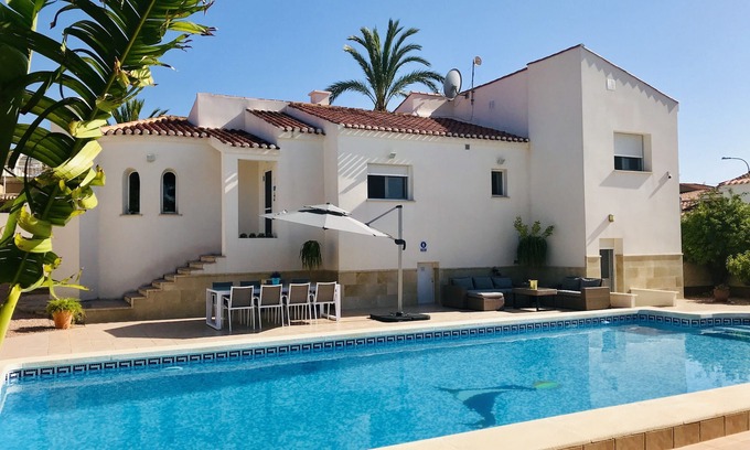 La Siesta Villa | Beautiful fully renovated detached villa with private pool