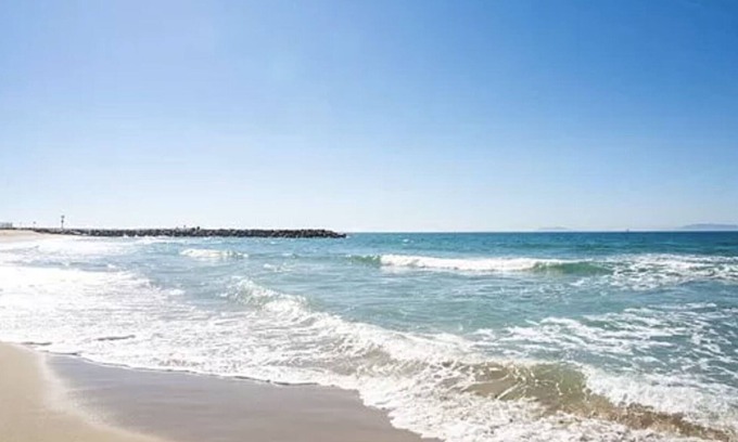 Port Hueneme Condo | Beautiful gated beach side condo 5 min walk to sand
