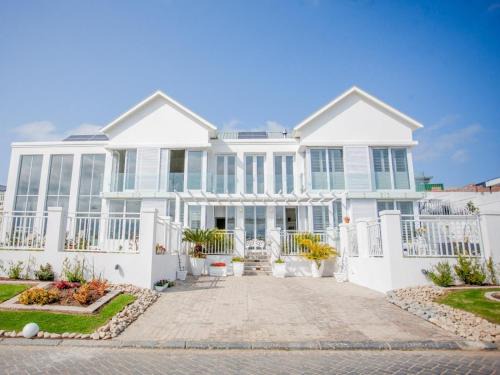 George House | Beautiful Gate