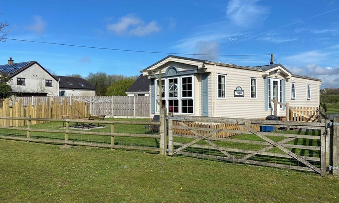 Newborough Ski Chalet | Beautiful 2-Bed Chalet in Llanfairpwllgwyngyll