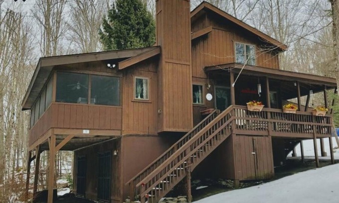 Greentown House | Beautiful getaway 15 min walk to Lake Wallenpaupak