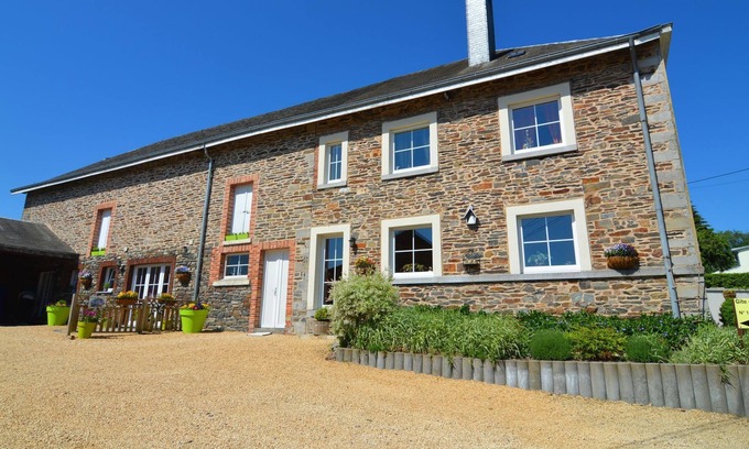 Tillet Apartment | Beautiful gîte in former farmhouse with garden