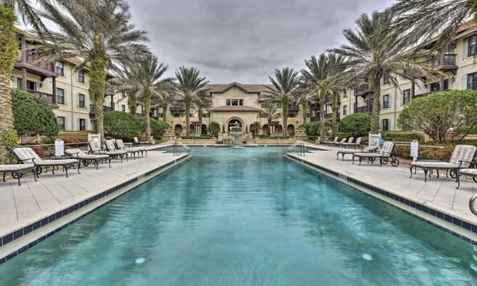 St. Augustine House | Beautiful GROUND FLOOR 3 Bedroom Relaxing Oasis w Private Veranda on Golfcourse