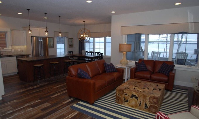 Nisswa Cottage | Beautiful Gull Lake Cottage at Quarterdeck Resort