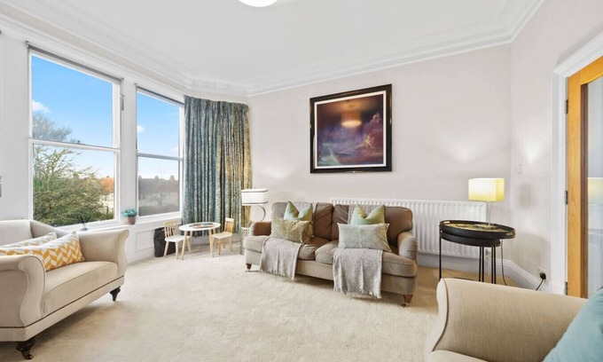 Harrogate House | Beautiful Harrogate Triplex Apartment