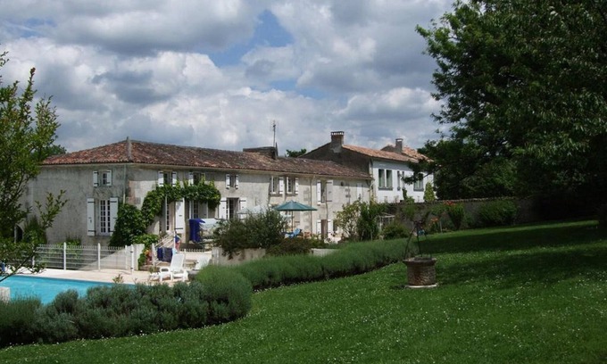 Sammarçolles House | Beautiful holiday home with private pool