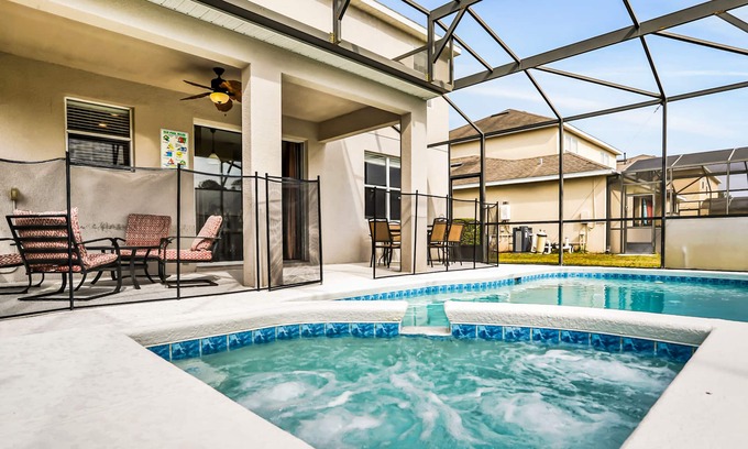 Trafalgar Village House | Beautiful home close to theme parks with private oool, AC & W/D - dog-friendly