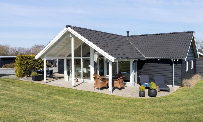 Skastrup House | Beautiful home in Bogense with WiFi