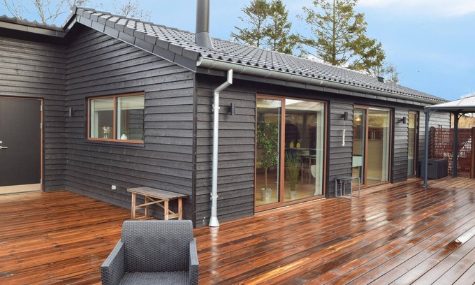 Hvidbjerg Strand House | Beautiful home in Børkop with WiFi