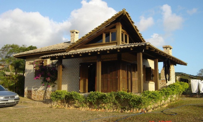 Praia do Rosa House | Beautiful home in Rosa Beach overlooking the Lagoon