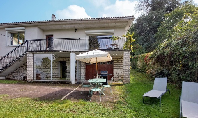 Confolens House | Beautiful home in Confolens with WiFi