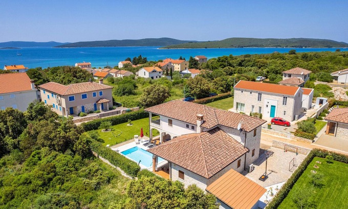 Muline House | Beautiful home in Muline with sauna