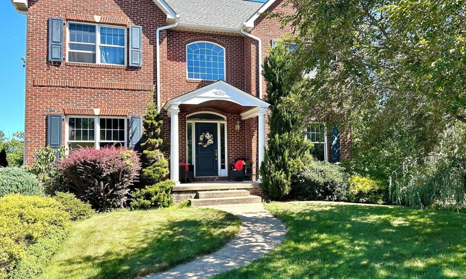 Plum House | Beautiful Home located near the 2025 US Open in Oakmont.