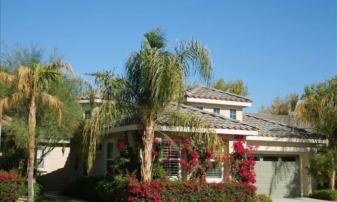 Indio House | Beautiful Home on Golf Course with All Amenities