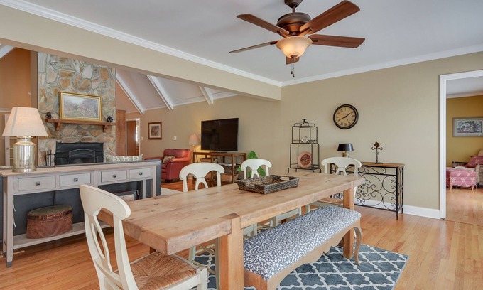 Aiken House | Beautiful Home on Horse Farm, Bring your dogs or friends - close to golf too!