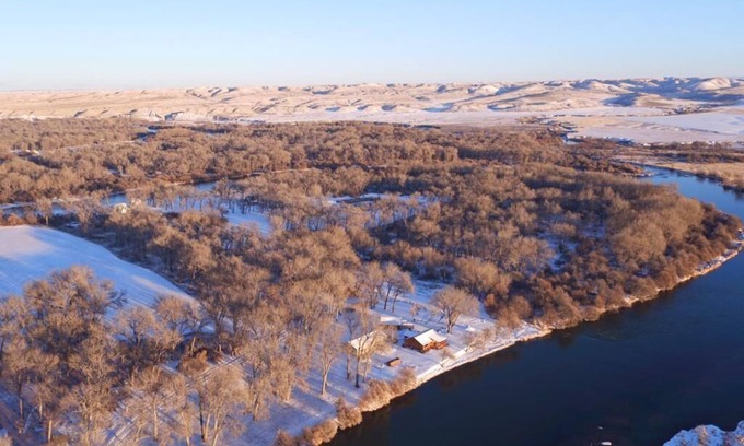 Hardin House | Beautiful Home on the Big Horn River