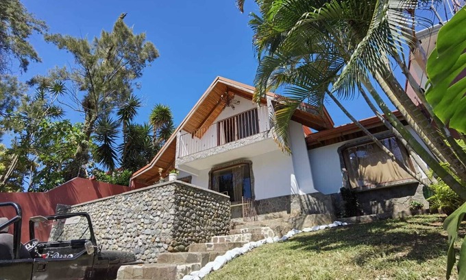 Escazu House | BEAUTIFUL HOUSE CHALET STYLE, 5 MIN TO EVERYTHING