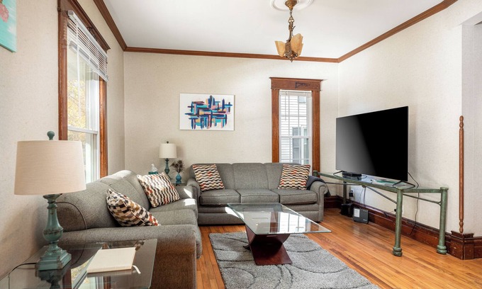Traverse City House | Beautiful House | Walk Everywhere | AC| Fire Pit |