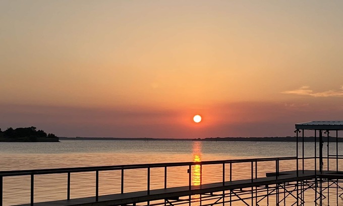 Quinlan House | Beautiful lakefront house in 3 acre private woods