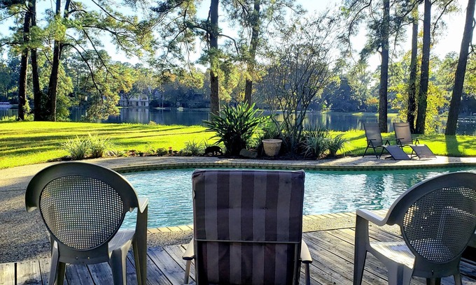 FM 1960 House | Beautiful Lakehouse w/Private Pool - 4 Large Bedrooms