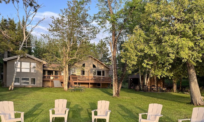 Ely Cabin | Beautiful Lakeside Lodge w/Bar in Ely