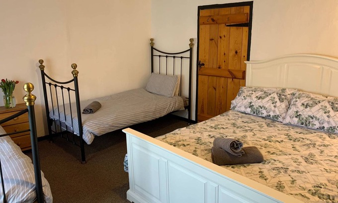 Weldon Apartment | Beautiful Large Farm House Weldon