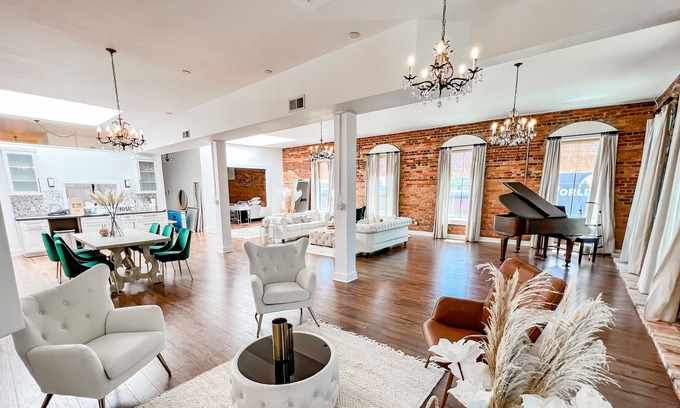 Downtown Villa | Beautiful loft in the Heart of Downtown Pensacola!