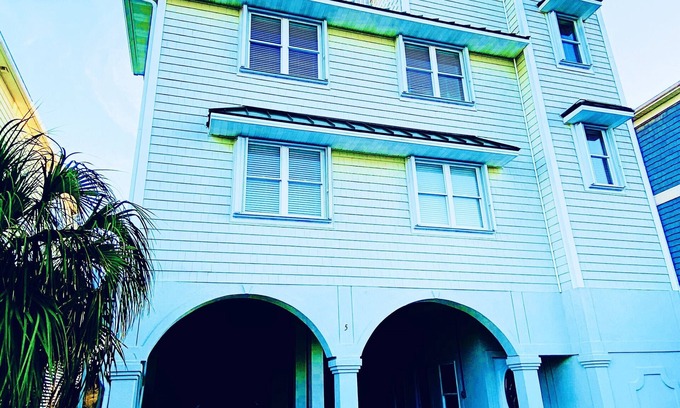 Ocean Isle Beach House | BEAUTIFUL LUXURY OCEANFRONT HOME! Sleeps 25, Elev, pool & rooftop deck. 7B/7B.