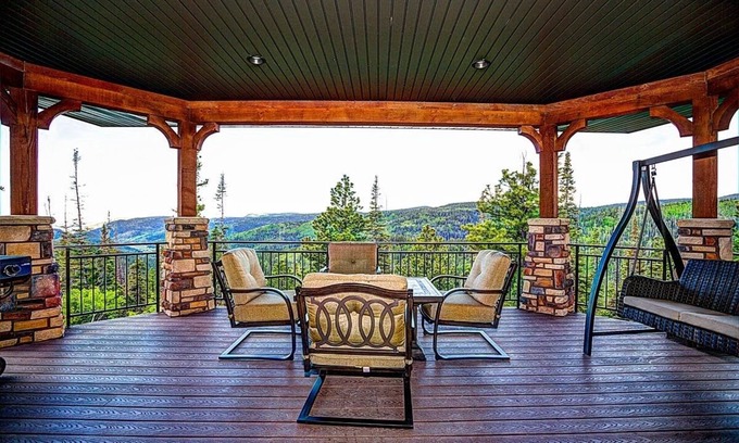 Beaver Cabin | Beautiful Luxury Cabin With Amazing Views!