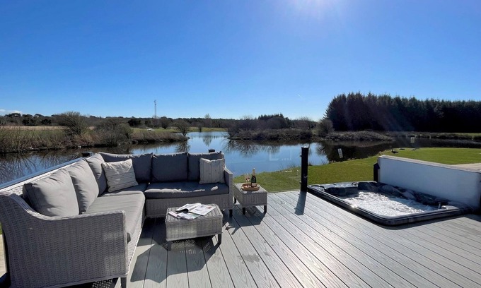 Lockerbie House | Beautiful Luxury Lakeside Lodge Hot Tub Views Pass the Keys