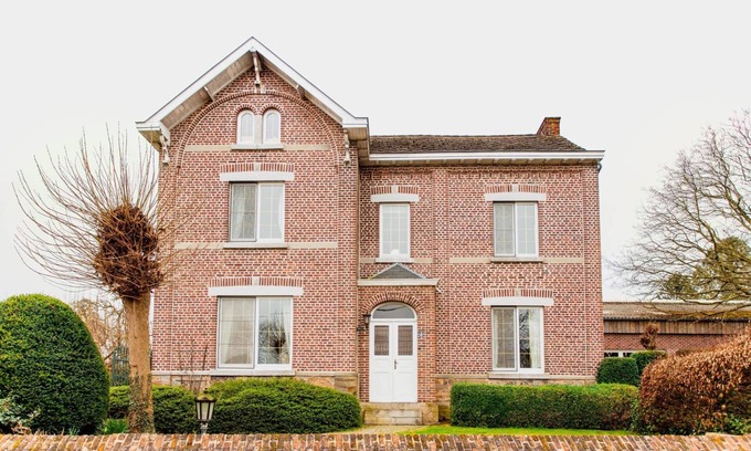Bilzen Villa | Beautiful mansion with swimmingpool and jacuzzi