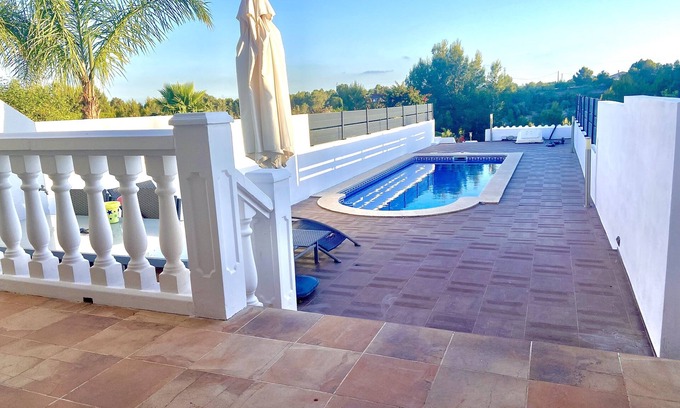 L'Ametlla de Mar House | Beautiful Modern 4-bed PRIVATE POOL 10mins to Beach. Great panoramic views. n