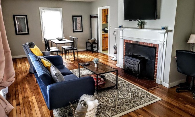 Quinton House | Beautiful, Modern & Convenient Home in Quinton, VA